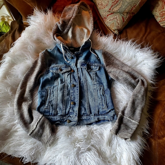 FREE PEOPLE Distressed Denim jacket with removable hood - Picture 1 of 8